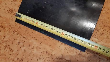 Predám železný stojan na cd výška160cm., 