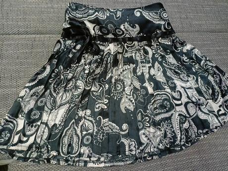 Sukňa elegantná veľ 38, skladaná, lahučká, 38