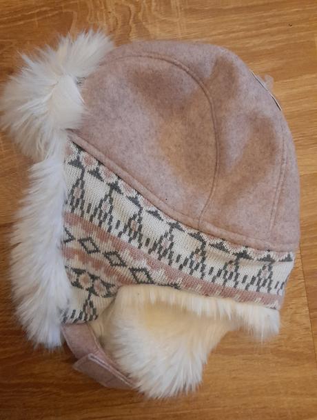 Čiapka, reserved,74