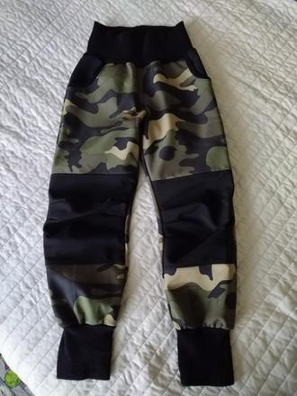 Maskáčové softshelové nohavice, 122