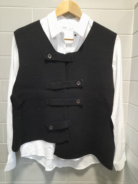 Asymetrická vesta, s