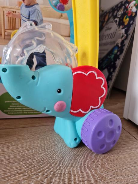 Jazdiaci slon s guľôčkami, 