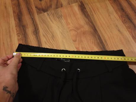 Nohavice s pudlom, amisu,m