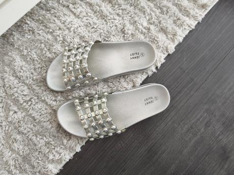 Strieborné šľapky., 40