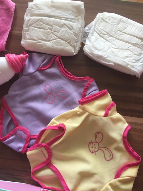 Cikajuca babika emmi s bohatym prislusenstvom,