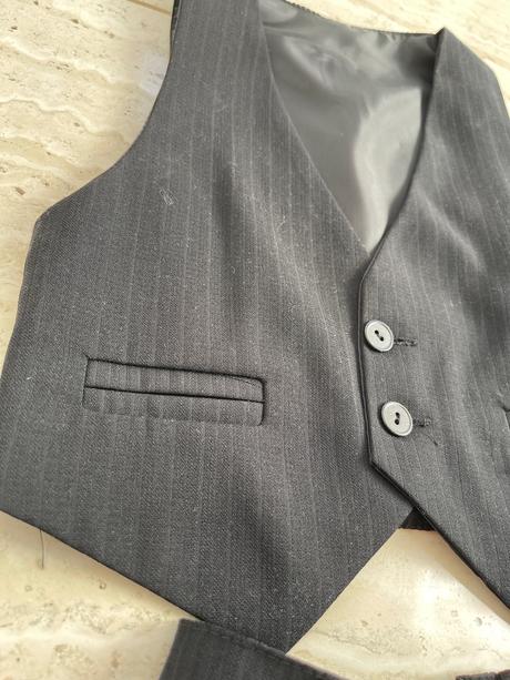 Chlapčenské spoločenské nohavice a vesta, 92