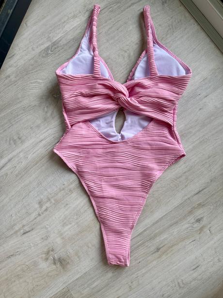 Nove jednodielne plavky, m