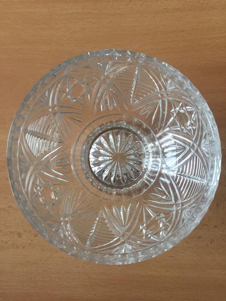 Hrudšia sklenená misa, 