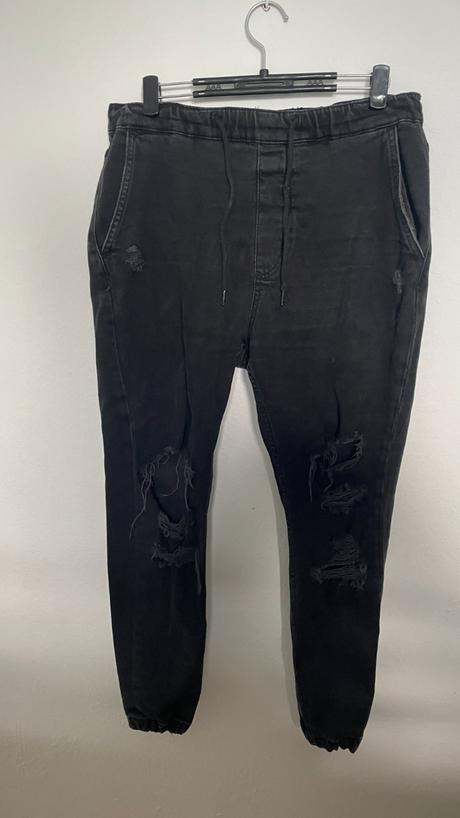 Roztrhané rifle, bershka,m