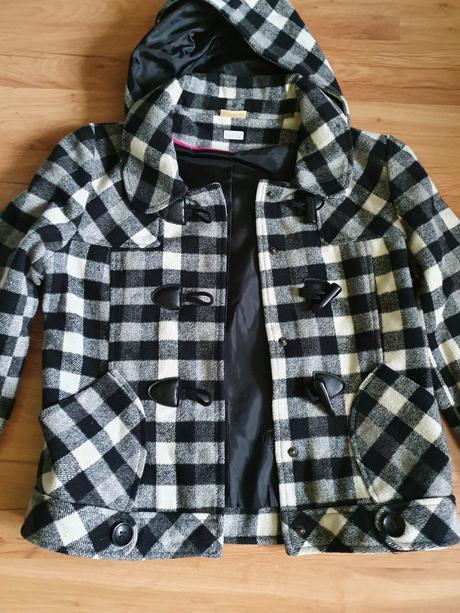 Dievčenský kabát, 152