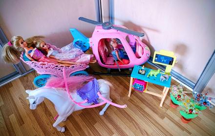 Bábiky veľkosť barbie s prislušenstvom + stromček,