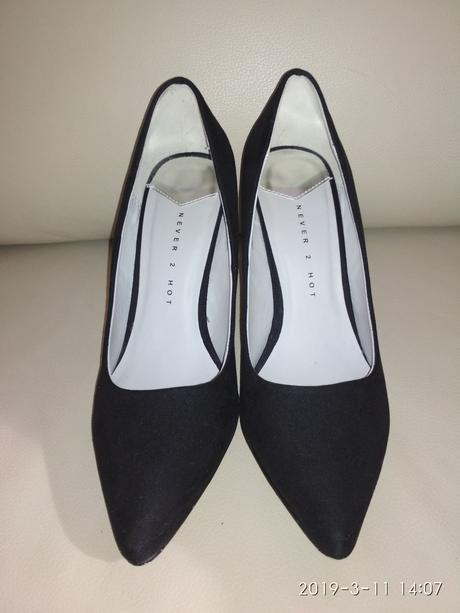 Čierne lodičky, 38