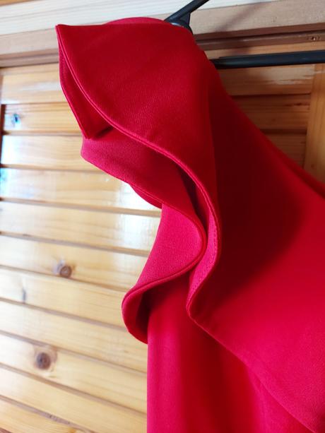 Červené spoločenské šaty s, s