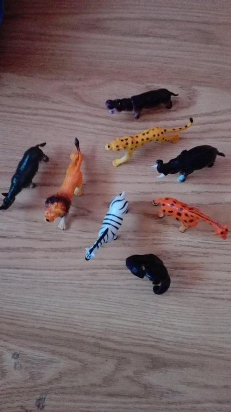 Zvierata savany a 8 postaviciek zvierat, 