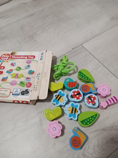 Drevená motorická navliekacia hra, 