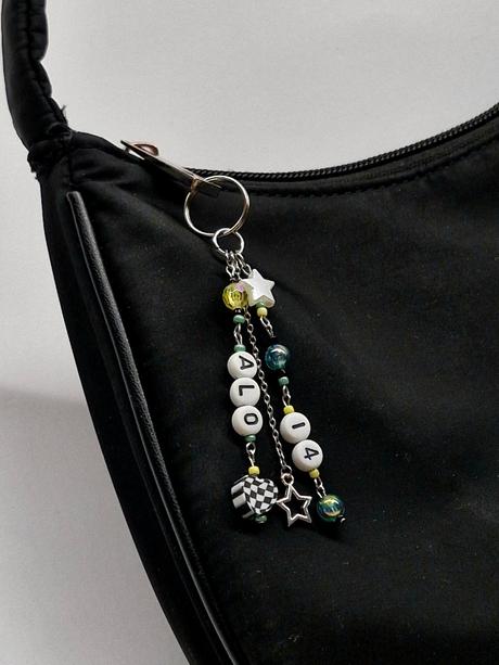 Rozne ručne robené prívesky aj s témou formuly 1, 