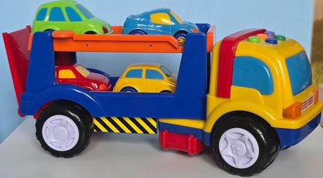 Odťahové vozidlo so 4 autami,