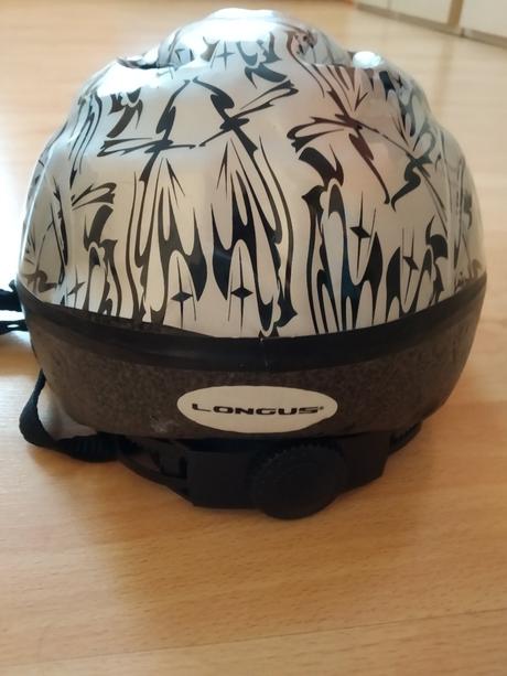 Cyklistická prilba, s