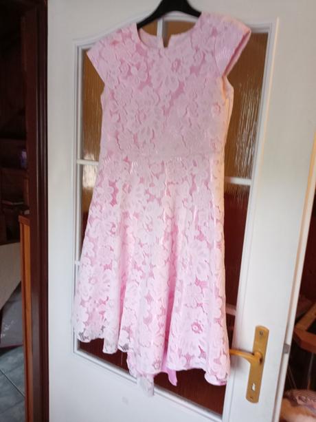 Slávnostné šaty, 152