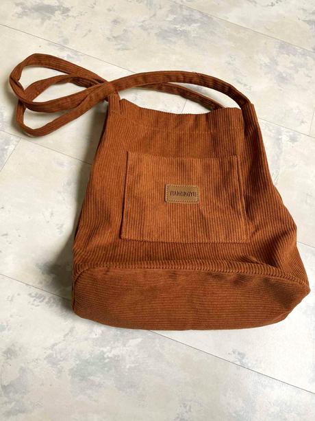 Menčestrová kabela s magnetkou,