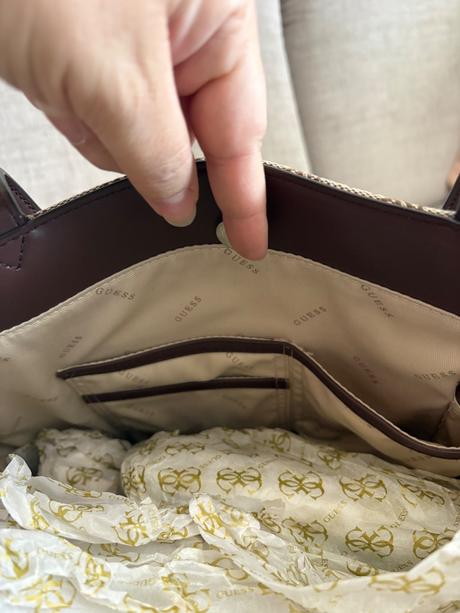 Kabelka guess, guess