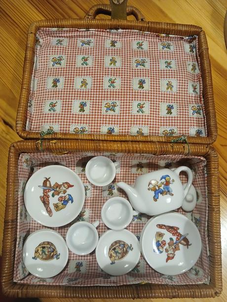 Porcelánové riady "pre bábiky", 