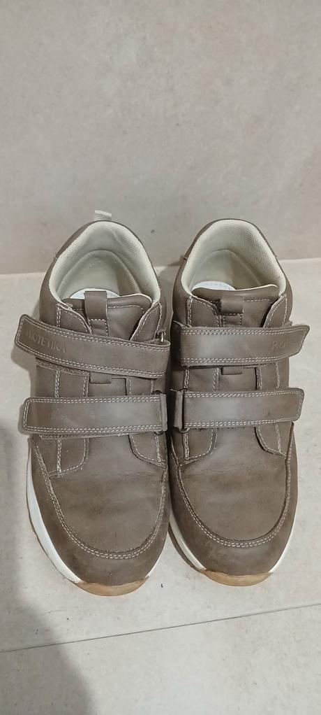 Kožené tenisky, protetika,36