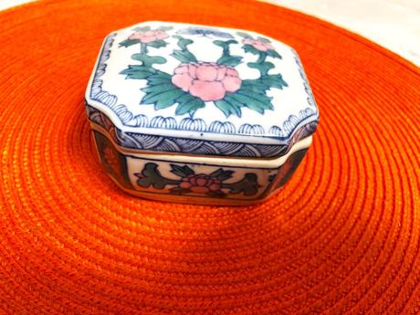 Porcelánová šperkovnica, 