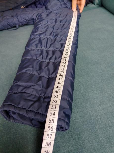 Modrá zimná bunda, 146