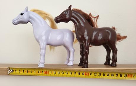 2x kôň s pohybujúcou hlavou, 