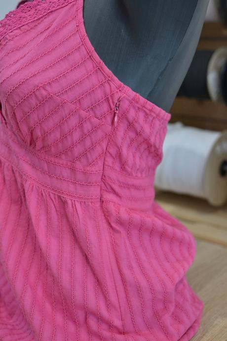 Ružový top s viazaním okolo krku s, s