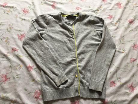 Sivý svetrík so žltými bodkami tchibo, 122