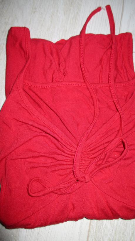 Top so sťahujúcim nastavitelným výstrihom, s