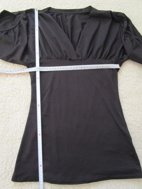 2107. tričko s výstr. v, s