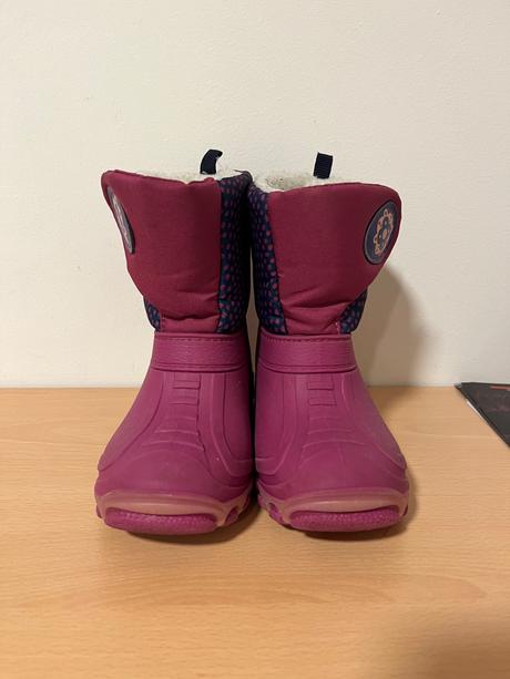 Svietiace snehule, 27