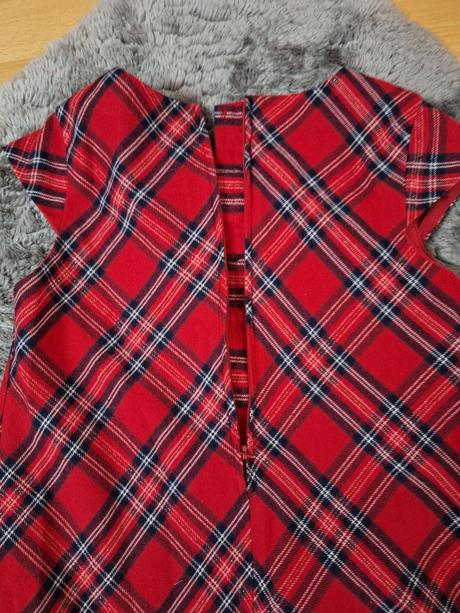 Vianočné šaty, 140