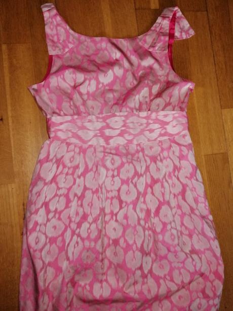 Ružové spoločenské šaty, 36