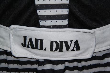 "sexy väzenkyňa diva" a,