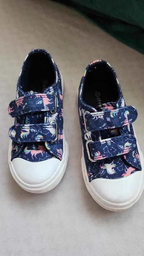 Tenisky s jednorožcami, 24