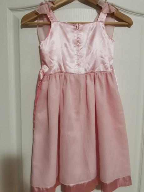 Šaty na príležitosť, 122