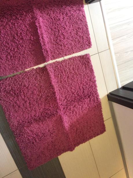 Koberec, vysoký vlas, cyklámenová, 80x80 cm, 10 eu, 