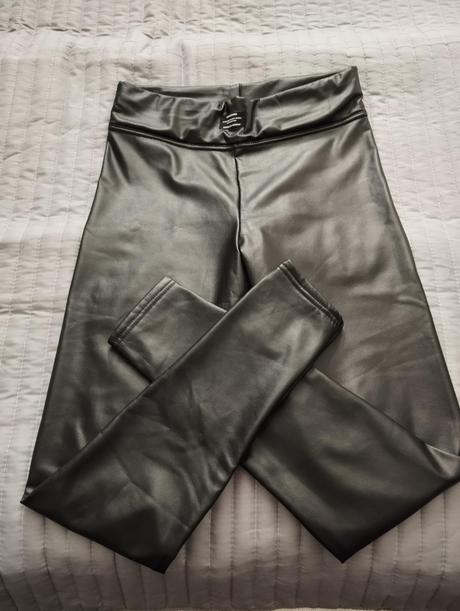 Koženkové legíny, 164