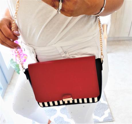 Kabelka so zlatou retiazkou, 