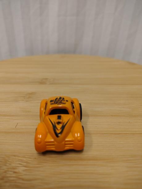 Mini autíčko so zotrvačníkom, oranžový chrobák, 