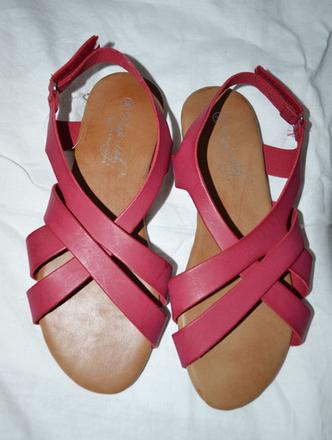 Letné malinové sandálky  zn. ccc, 36