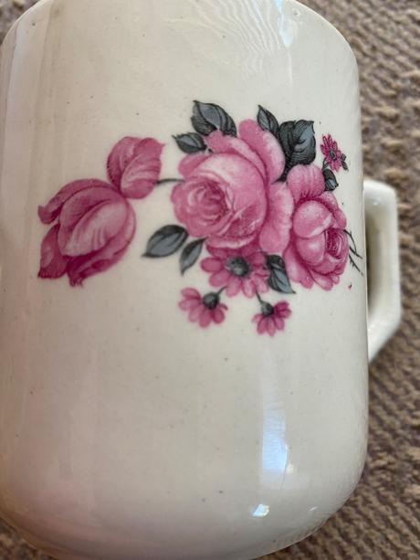 Stará krásna retro zberateľská šálka hrnček pohár,