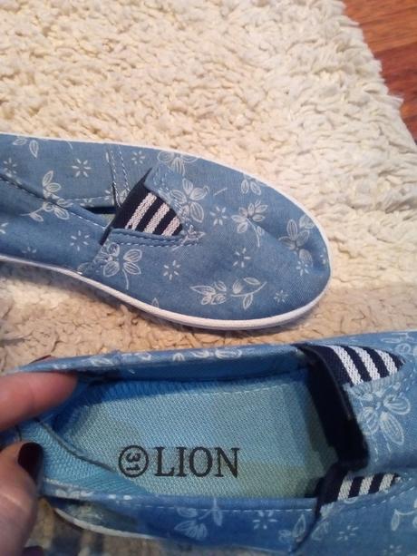 Tenisky s poštou nenosené, 31