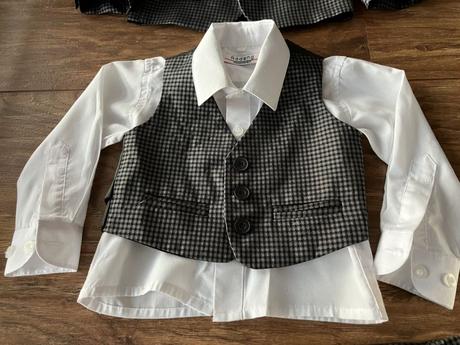 Predám kompletný oblek pre cca ročného chlapčeka, 80