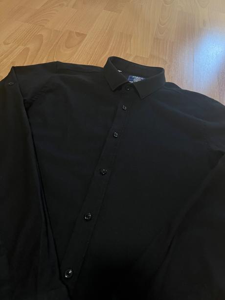 Čierna košeľa, 170
