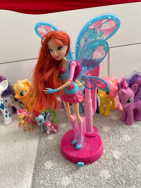 Koníky  11ks + darujem bábiku, 